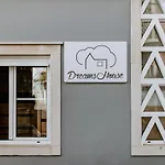 Hostel Dreams House