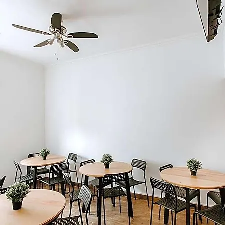 Ostello Dreams House *